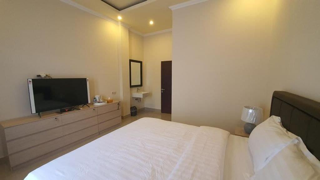 Grand Puri Hotel Batununggul Exterior photo